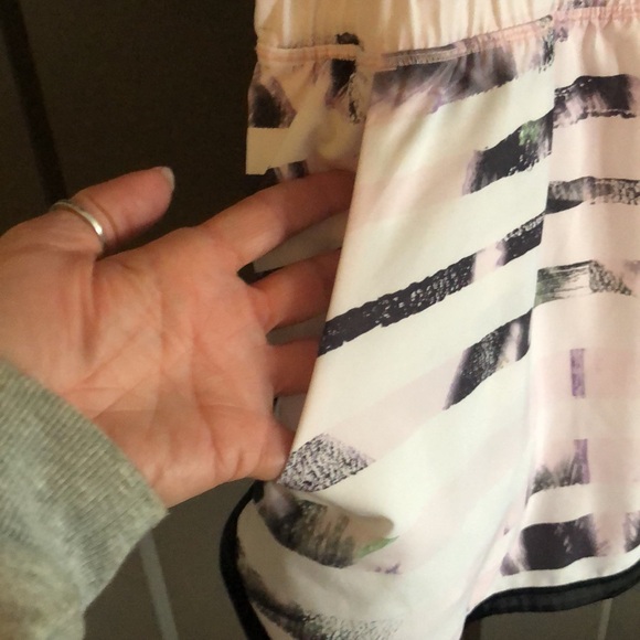 LULULEMON| SWEATY OR NOT RUNSIE - Picture 2 of 4